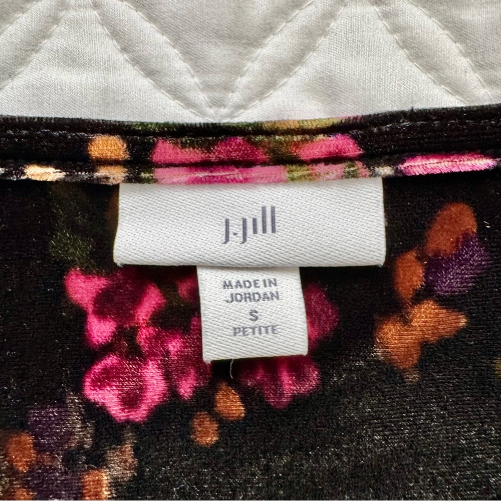 J.Jill Black Velour Long Sleeve Pullover Top Red Pink Floral Size SP - Picture 2 of 13